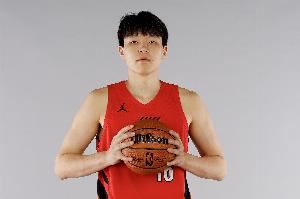 楊瀚森有著開朗的性格 融入新球隊(duì)的速度驚人 他有望出戰(zhàn)亞洲杯