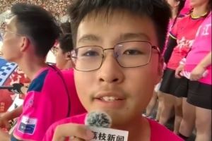 蘇超最小領(lǐng)喊僅16歲，媽媽：他在團(tuán)隊(duì)里學(xué)到了堅(jiān)毅、團(tuán)結(jié)的精神