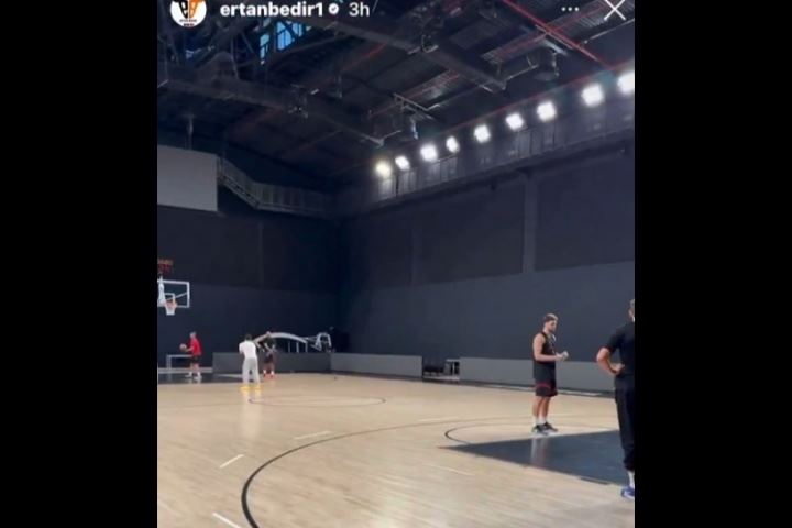 ??范喬丹和申京在其老家土耳其合練！還有火箭助教們陪同