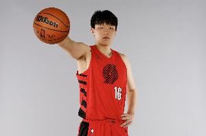 ??來認(rèn)認(rèn)人！開拓者17人大名單敲定：霍勒迪利拉德楊瀚森領(lǐng)銜！