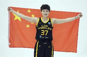 《人物》雜志：楊力維在2019年收到來自WNBA的合同 但國內不讓去