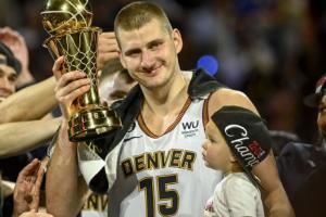 ??節(jié)目效果炸裂！NBA奪冠的約基奇??VS賽馬奪冠的約基奇??