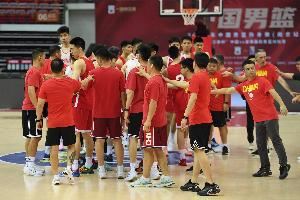 需要好好總結！中國男籃全隊27個失誤涉險過關 后衛(wèi)群合計18個！