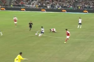 這球漂亮！薩爾超遠(yuǎn)距離吊射破門，阿森納0-1落后熱刺！