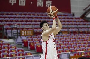 雷蒙30歲首次出戰(zhàn)國際大賽正賽！媒體人：大雷子靠雙手打出一片天