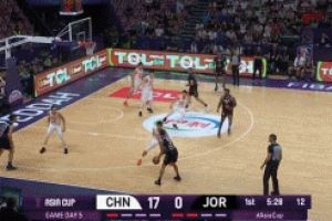 37歲塔克依然是約旦最有殺傷力的球員 中國(guó)隊(duì)需要用聯(lián)防去限制他