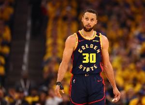 張佳瑋：庫(kù)里開(kāi)啟了三分時(shí)代 他影響NBA球隊(duì)在10年間三分出手翻倍