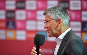 海納：現(xiàn)在不會透露科曼的未來，未來三周會繼續(xù)看看轉(zhuǎn)會市場動向