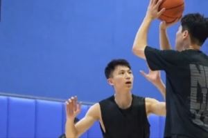 寧波男籃曬球隊(duì)訓(xùn)練視頻：進(jìn)攻看天賦 防守看態(tài)度