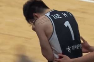 被中國(guó)男籃打哭了??韓國(guó)核心李賢重捂臉痛哭 空砍22分7板4助2斷