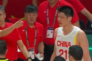 胡金秋眉骨被打開！楊?。哼@是泰拳?。恐茜何乙脖淮虿贿^沒出血