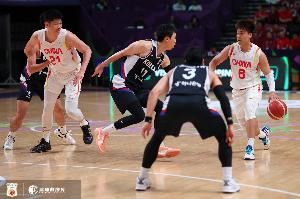 中國男籃隊長！趙睿控場依然穩(wěn)定 全場貢獻9分4籃板3助攻