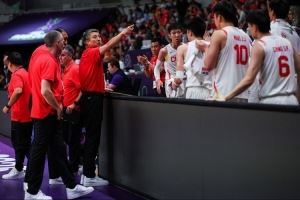 楊毅：中國(guó)男籃贏的是聲譽(yù)、環(huán)境、信心、支撐這個(gè)行業(yè)的希望