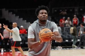 火媒：亞當(dāng)斯打替補(bǔ)中鋒足夠&簽卡佩拉稍顯多余 后者沒(méi)帶來(lái)新東西