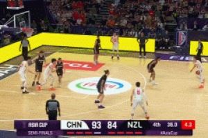 一劍封喉！趙睿自投自搶高難度三分壓哨轟進(jìn) 自己場邊動(dòng)情流淚