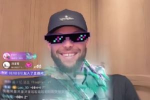 又是被特效震撼的一天！庫里在抖音開播 嘗試各種直播特效