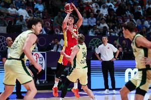 澳大利亞男籃官推致敬中國男籃！媒體人：尊重永遠(yuǎn)是打出來的