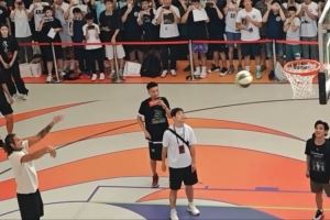 一個不進(jìn) 亞洲行大連站活動中阿隆-戈登上演連續(xù)5罰打鐵場面