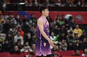 媒體人：陳國豪接近超級B類合同轉會廣東 廣東送還王少杰+轉會費