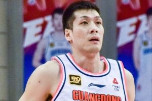 媒體人：CBA同位置球員中不如韓德君、任駿飛、黃榮奇的大有人在