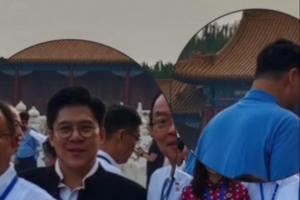 這身形太扎眼了！姚明受邀觀禮九三閱兵儀式 和霍啟剛“同框了”