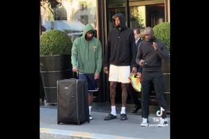 氣質(zhì)太特別！杜蘭特現(xiàn)身巴黎街頭 上身連帽衫下身短褲 手拿球鞋