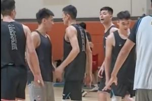 狀態(tài)不錯(cuò)！陳林堅(jiān)參與山東男籃全場5vs5對抗訓(xùn)練