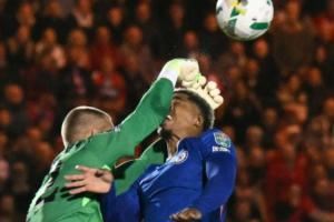 痛擊隊友！約根森擊球時一拳揮到福法納臉上，福法納賽后社媒調(diào)侃