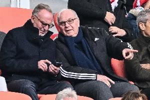 魯梅尼格：俱樂部哲學(xué)無(wú)價(jià)，拜仁永遠(yuǎn)不會(huì)像切爾西那樣45人在冊(cè)