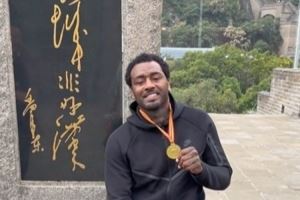 是好漢！沃爾曬爬長城視頻：時隔14年 重返這里 真高興