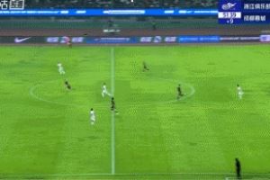 蓉城上半場(chǎng)補(bǔ)時(shí)兩獲良機(jī)，廖榮祥射門(mén)被趙博撲出，浙江再扳一球