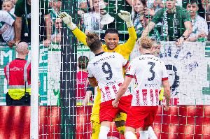 點(diǎn)球殺手！弗賴堡門將連續(xù)5次撲出點(diǎn)球，創(chuàng)德甲歷史記錄