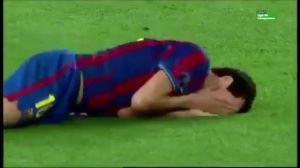 布教授宣布退役！經(jīng)典一幕??布斯克茨倒地驚鴻一瞥