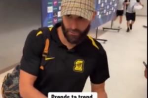 被要求在梗圖上簽名??本澤馬輸球后怒懟女記者：你覺得很好玩？