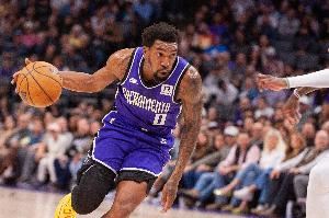 名記：勇士想在27年有靈活性 所以不愿吃進(jìn)蒙克&給庫(kù)明加球員選項(xiàng)