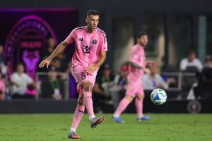 法爾肯：布斯克茨是一位沉默的領(lǐng)袖，他是歷史最佳“5號(hào)”球員