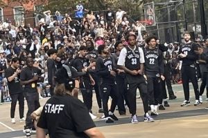 很街頭！籃網(wǎng)把訓(xùn)練&搬到了街頭公園 吸引大量球迷圍觀