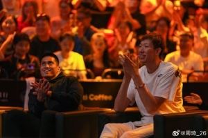 周琦社媒曬照：第一次現(xiàn)場看??男雙3-0輕松加愉快！