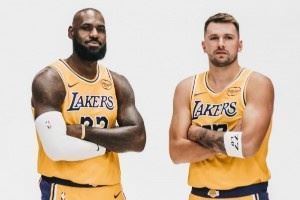 詹姆斯曬20張照片開(kāi)啟生涯第23賽季：榮耀時(shí)刻 盡情享受????