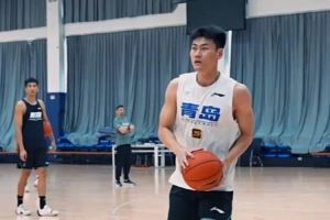 ??青島國信制藥男籃假期不停練！