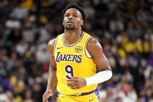 布朗尼：我感覺更加游刃有余了 尤其是打有球及攻防戰(zhàn)術(shù)時(shí)