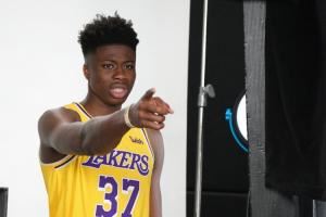 Stein：字母哥的四弟科斯塔斯簽不了雙向合同 所以雄鹿簽了老五