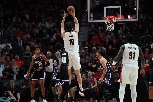 媒體人：楊瀚森適應(yīng)NBA三分線的速度比想象快 若場(chǎng)均1三分就很棒