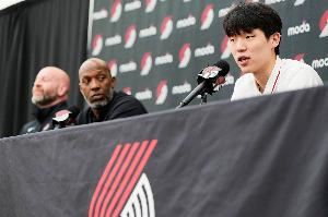 青島隊記：今天比盧普斯對楊瀚森的使用時間&順序 應和常規(guī)賽接近