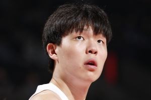 媒體人：楊瀚森哭了好事 以前球迷總罵國(guó)足球員輸了還嬉皮笑臉