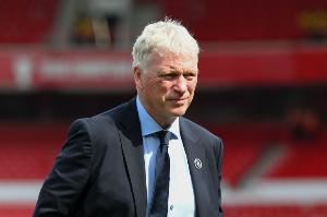 不敵曼城！莫耶斯：我對(duì)大部分時(shí)間的表現(xiàn)滿(mǎn)意，但錯(cuò)過(guò)很多機(jī)會(huì)