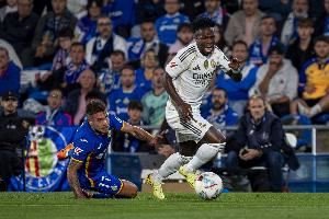 搞心態(tài)大王??維尼修斯昨晚替補登場，7分鐘內(nèi)連造對手2紅