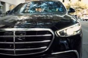 不差錢！鯊魚二兒子打視頻電話購買奔馳S580 13萬直接劃老爹卡