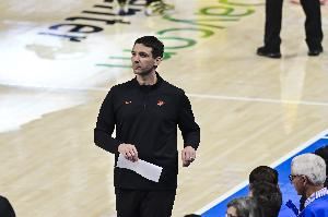 戴格諾特談增加空接配合：五號(hào)位有擋拆順下能力 還在逐步完善