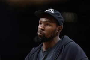 杜蘭特降薪但火箭&伊森沒提前續(xù)約~網(wǎng)友：合著KD白降薪3000萬了？